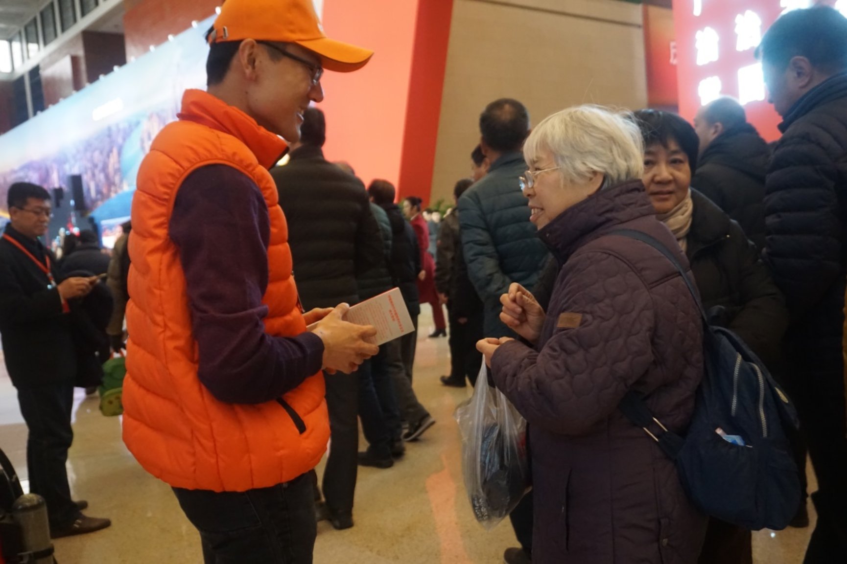 D:\改革开放40年志愿者\志愿者照片\DSC03232.JPG