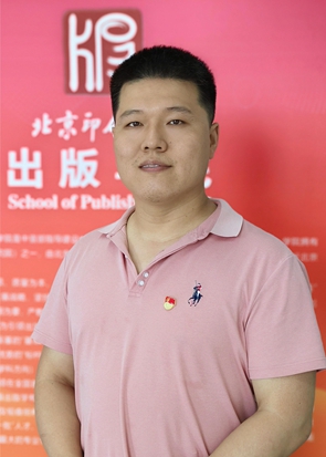 闫利辉2.jpg