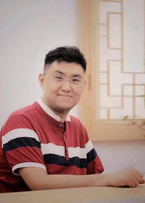 刘阔半身照.jpg