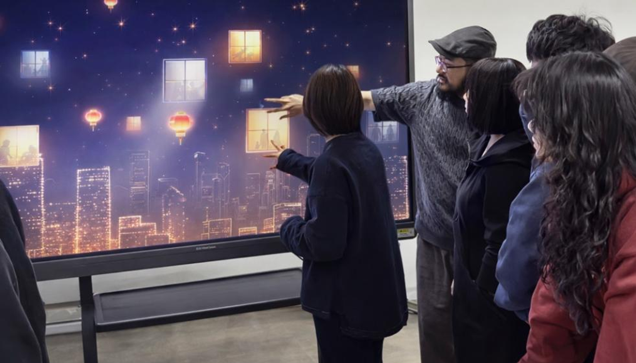 师生团队进行效果推演与制作流程讨论 (1).png