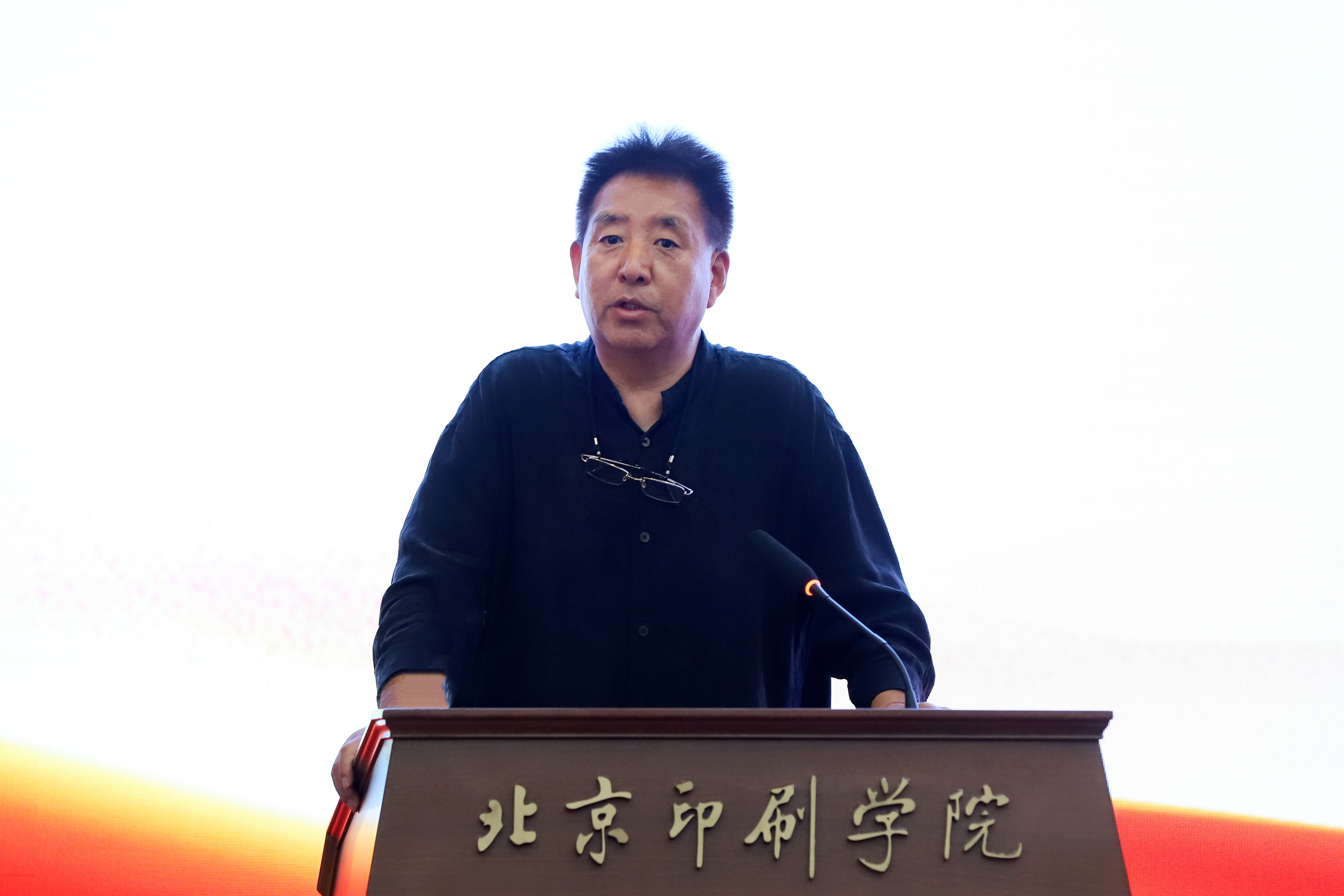 闫东.jpg