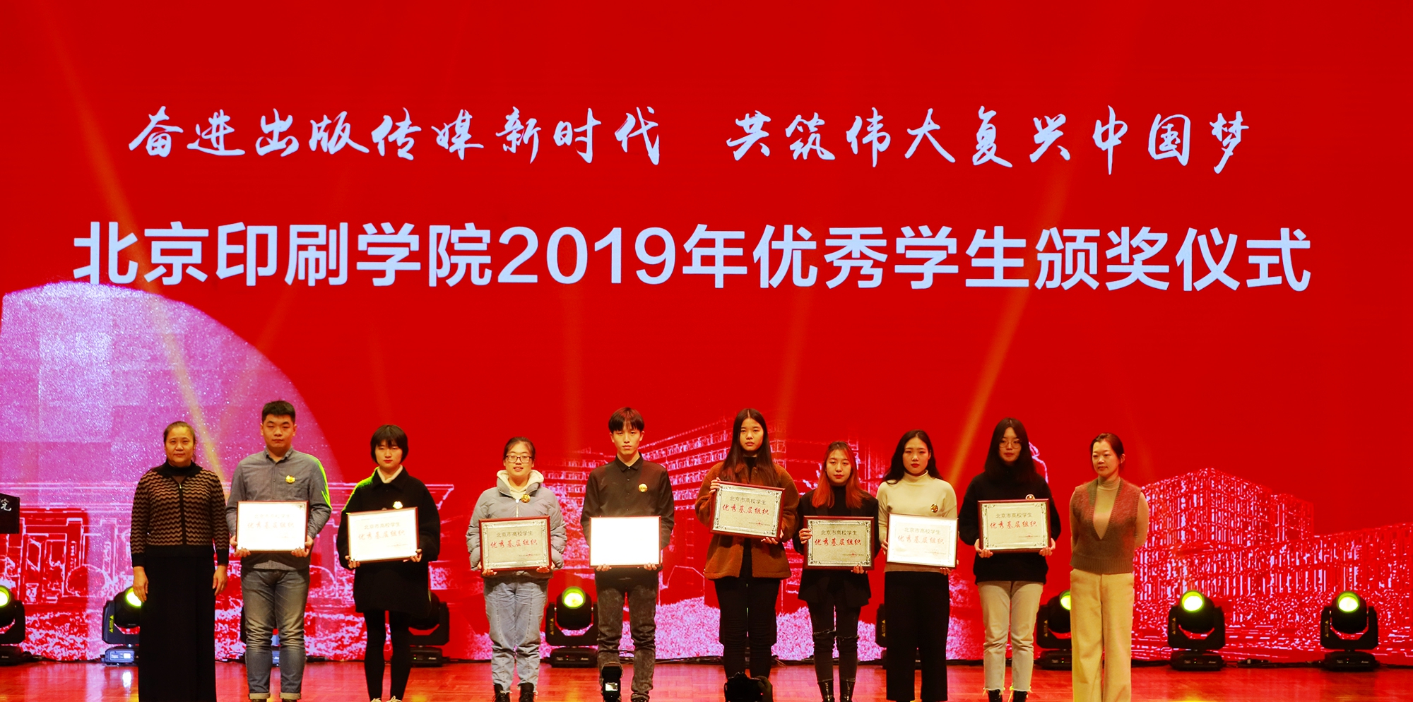 ce5bc0deb0064175bc414fba4b3ca429.jpg