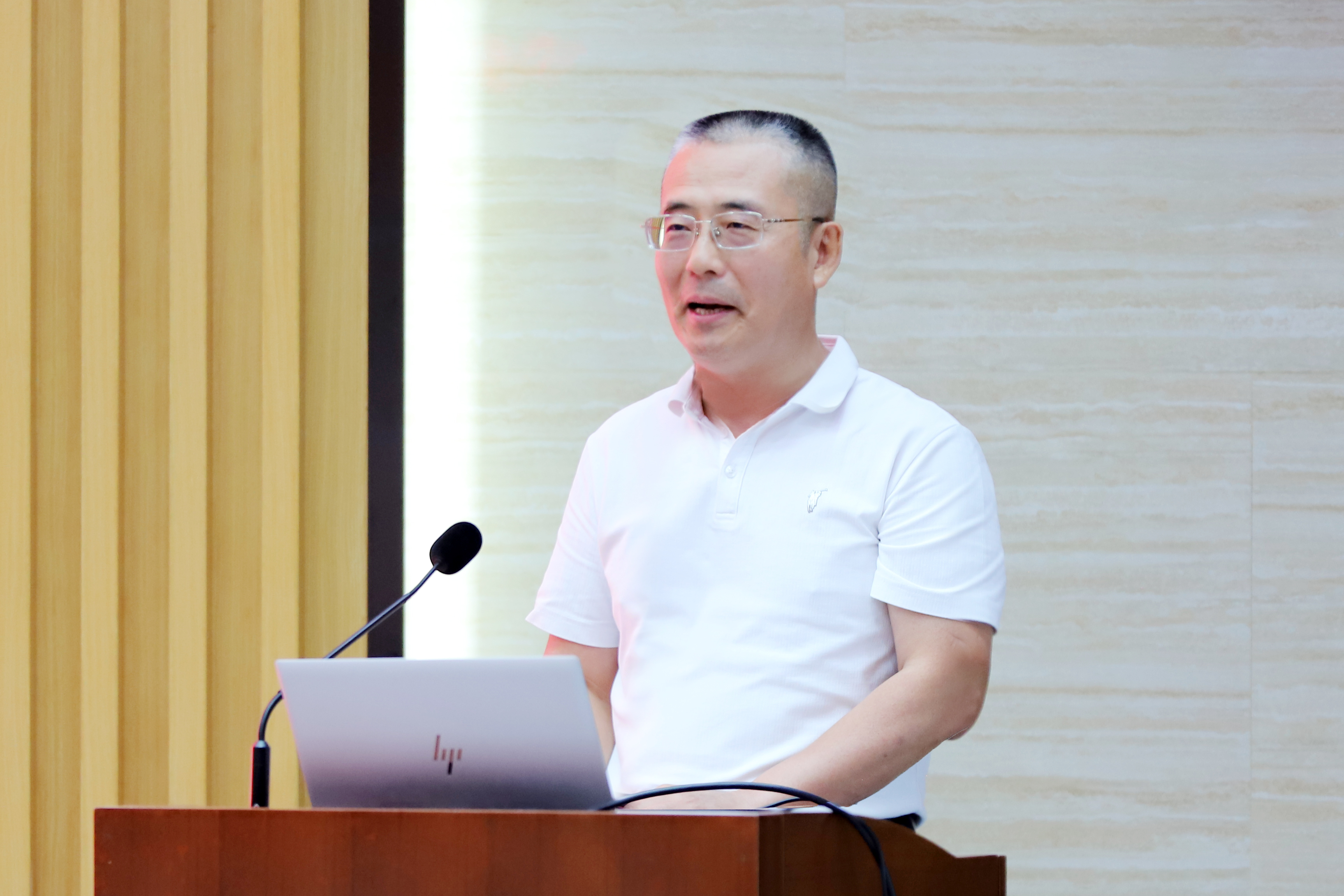 刘书记讲话.jpg 刘书记讲话.jpg