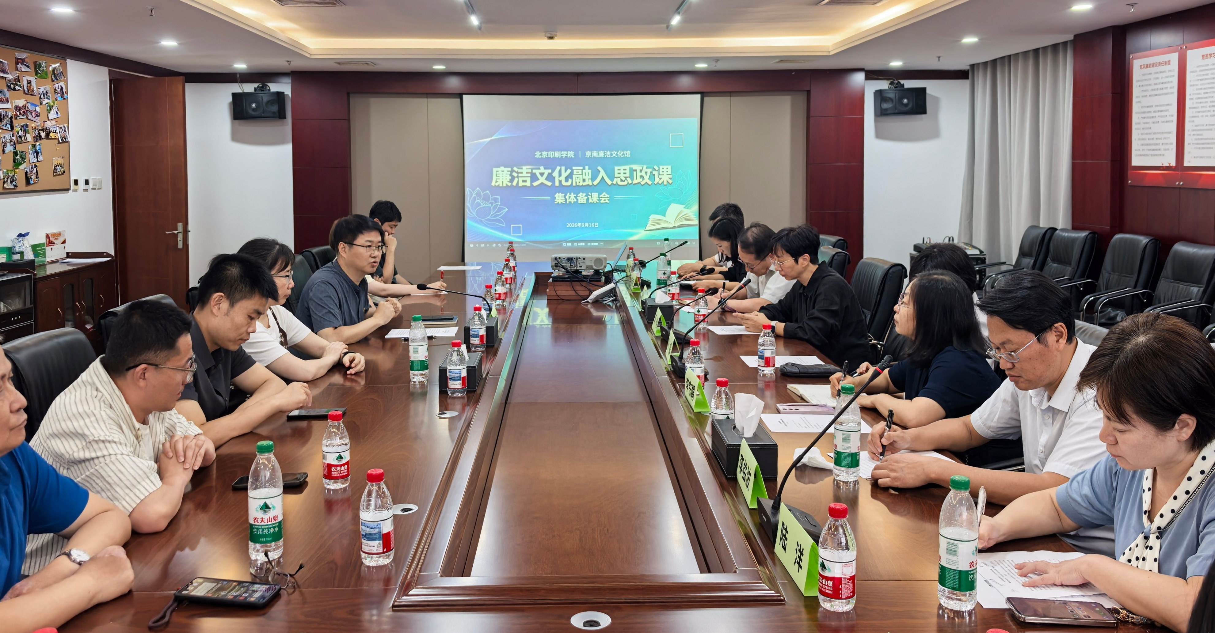座谈会相片.jpg 座谈会相片.jpg